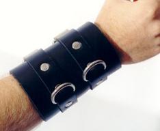 Wide wrist restraints